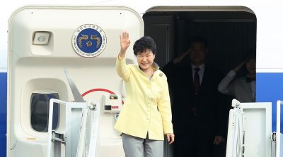 Președinta Coreei de Sud, Park Geun-hye, la îmbarcarea în avionul prezidențial