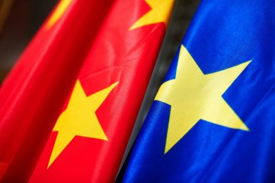 Steagurile Uniunii Europene și Chinei