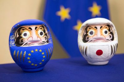 Papusi Daruma UE-Japonia