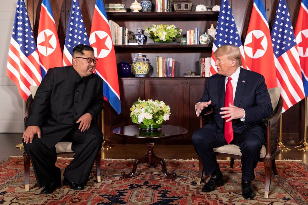 Donald Trump și Kim Jong-un în Hotelul Capella din Singapore